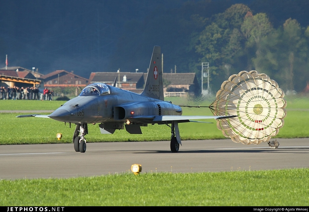 Nhiều nguồn tin của Mỹ thậm chí còn khẳng định, nước này sẵn sàng chi ra khoảng 39 triệu USD để mua lại 22 chiếc tiêm kích F-5 - nghĩa là mỗi chiếc sẽ có giá vào khoảng 2 triệu USD. Nguồn ảnh: BI.