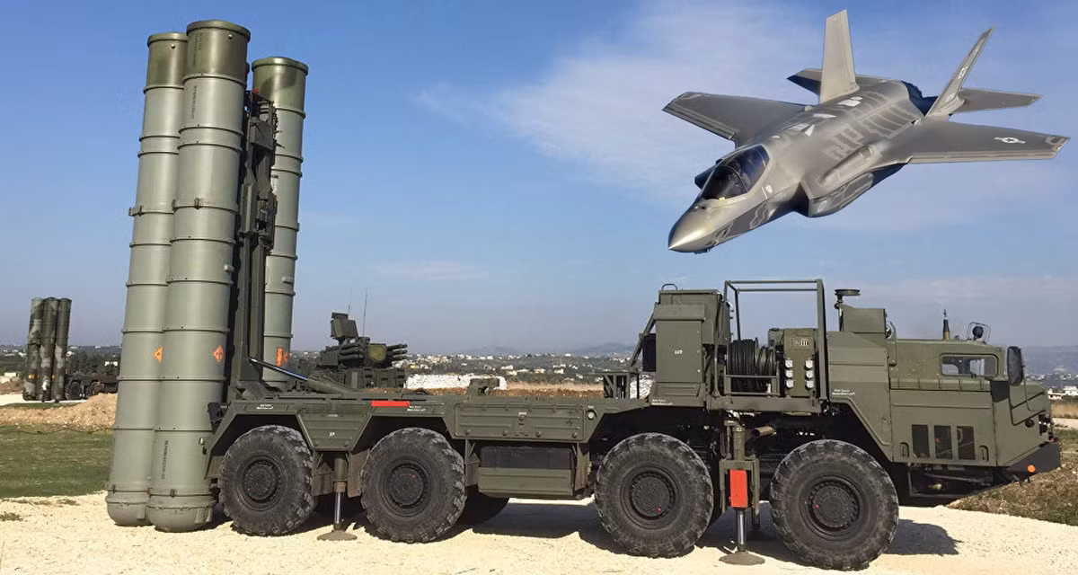 Cụ thể theo không quân Mỹ, cả hai máy bay chiến đấu có giá khoảng 80 triệu USD là F-15EX và F-35 đã được giả lập tình huống tác chiến với hệ thống phòng không S-400.