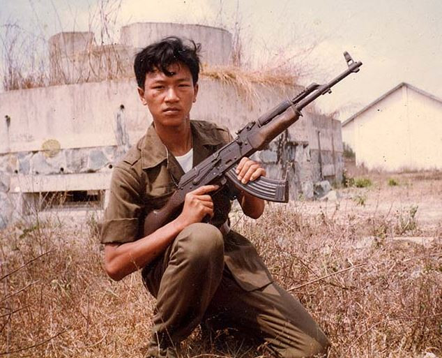 Súng trường tấn công AKM là một trong những loại súng trường tấn công phổ biến bậc nhất của Việt Nam hiện nay. Khẩu súng trường tấn công này cùng với các phiên bản của nó đã cùng chúng ta chiến đấu khắp các chiến trường trong kháng chiến chống Mỹ, chiến tranh biên giới Tây Nam, xung đột biên giới phía Bắc,... Nguồn ảnh: TL.