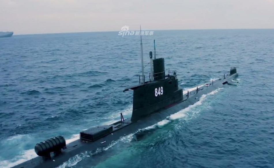 Ban đầu, tàu ngầm Type 033 được thiết kế để phóng được các tên lửa Ưng Kích-8 - tên lửa đối hạm do Trung Quốc thiết kế. Tuy nhiên khi được sử dụng trong biên chế của Ai Cập, tàu ngầm đã được biên chế loại vũ khí khác. Nguồn ảnh: Sina.