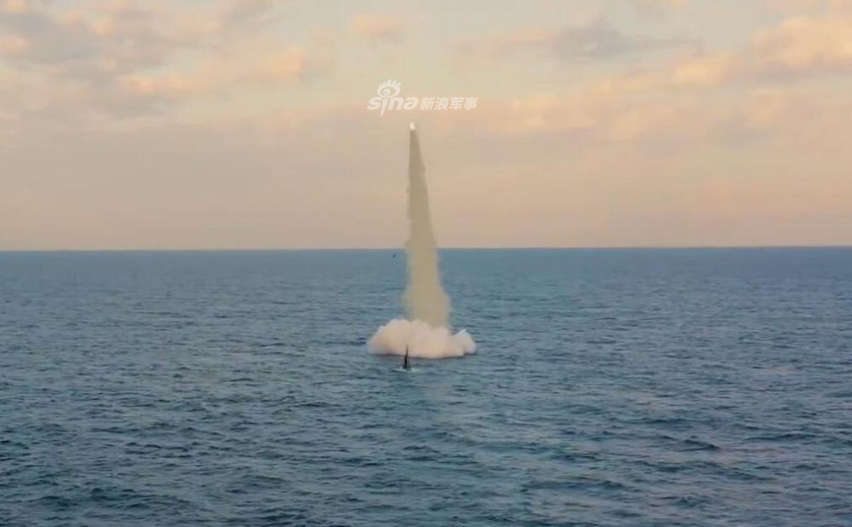 Tuy nhiên, các tàu ngầm do Ai Cập sở hữu lại không phải do Liên Xô đóng mà là phiên bản được Trung Quốc chế tạo dựa trên thiết kế của lớp tàu ngầm Romeo. Loại tàu ngầm này mang tên Type 033. Nguồn ảnh: Sina.