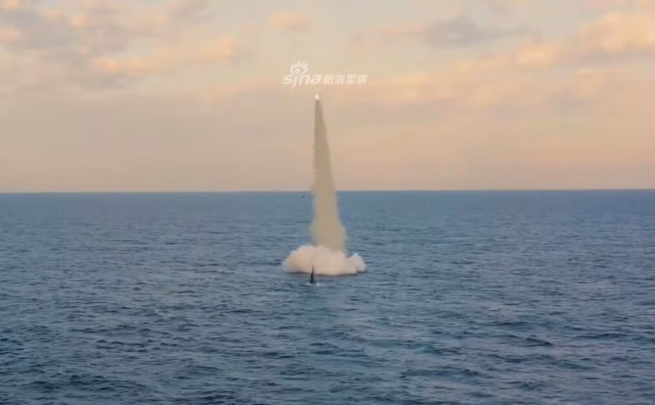 Tuy nhiên, các tàu ngầm do Ai Cập sở hữu lại không phải do Liên Xô đóng mà là phiên bản được Trung Quốc chế tạo dựa trên thiết kế của lớp tàu ngầm Romeo. Loại tàu ngầm này mang tên Type 033. Nguồn ảnh: Sina.