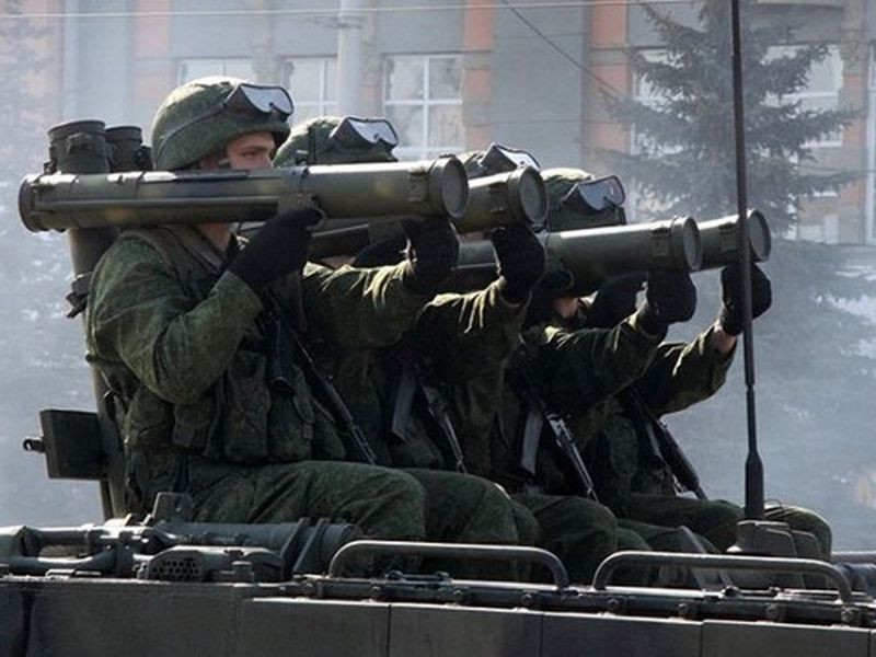 Chính vì đặc điểm này, RPO Shmel thường được biên chế vào lực lượng hoá học chứ không phục vụ trong lực lượng bộ binh như thông thường. Ngay cả ở Nga, loại vũ khí này cũng chỉ được trang bị hạn chế trong lực lượng đặc nhiệm do nó có sức công phá quá lớn. Nguồn ảnh: Pinterest.