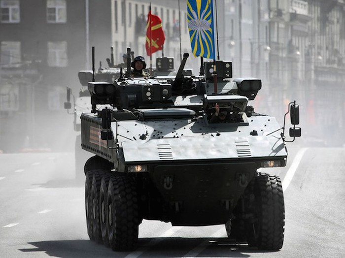 Hiện tại, các loại thiết giáp chở quân, xe chiến đấu bộ binh trong biên chế của Việt Nam cũng đã khá cũ, chúng ta cũng luôn trang bị vũ khí cho quân đội theo hướng hiện đại nhất có thể. Vậy nên, Bumerang hoàn toàn là một sự lựa chọn không tồi nếu so với BTR-90. Nguồn ảnh: Rumil.