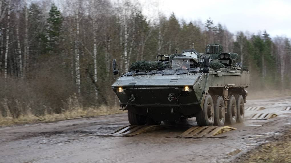 Loại xe thiết giáp mới bậc nhất của Nga hiện nay là thiết giáp Bumerang với tên đầy đủ là VPK-7829. Đây là loại thiết giáp được chế tạo theo công nghệ mô-đun, có khả năng hoạt động như thiết giáp chở quân lội nước hoặc xe chiến đấu bộ binh. Nguồn ảnh: Livejour.