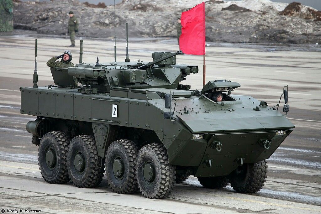 Loại xe chiến đấu bộ binh kiêm thiết giáp chở quân này có trọng lượng 34 tấn, kíp chiến đấu ba người bao gồm trưởng xa, tài xế và pháo thủ. Xe có khả năng chở theo từ 7 tới 8 lính cùng đầy đủ trang thiết bị. Nguồn ảnh: Rumil.