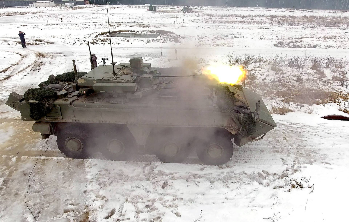 Khi được ra mắt, có thể coi Bumerang là "cặp bài trùng" với xe tăng T-14 Armata bên cạnh những loại xe chiến đấu bộ binh sử dụng bánh xích là Kurganets-26 hoặc T-15 Armata. Nguồn ảnh: Livejour.