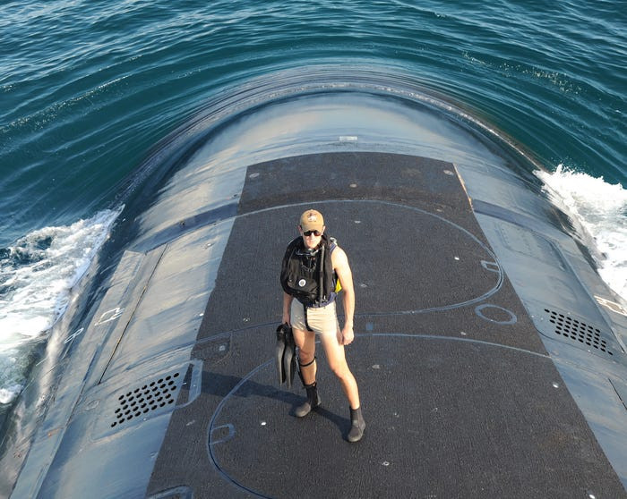 Tàu có trang bị vũ khí tổng cộng 12 giếng phóng thẳng đứng, 4 ống phóng ngư lôi, mang theo được tối đa 37 tên lửa và ngư lôi. Riêng phiên bản Block V, số lượng ngư lôi, tên lửa mà tàu mang theo được lên tới 65 quả. Nguồn ảnh: BI.