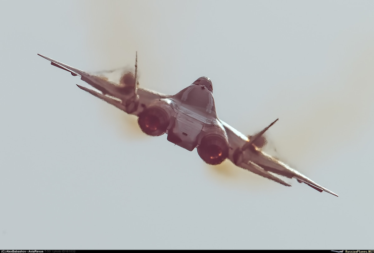 Theo các chuyên gia nhận xét, có khả năng tiêm kích Su-57 của Nga cũng bị giới hạn khả năng của khoang chứa vũ khí giống như những gì mà F-22 Raptor từng gặp phải khi nó không thể mang được mọi loại vũ khí mà không quân Mỹ đang sử dụng. Nguồn ảnh: RYBT.