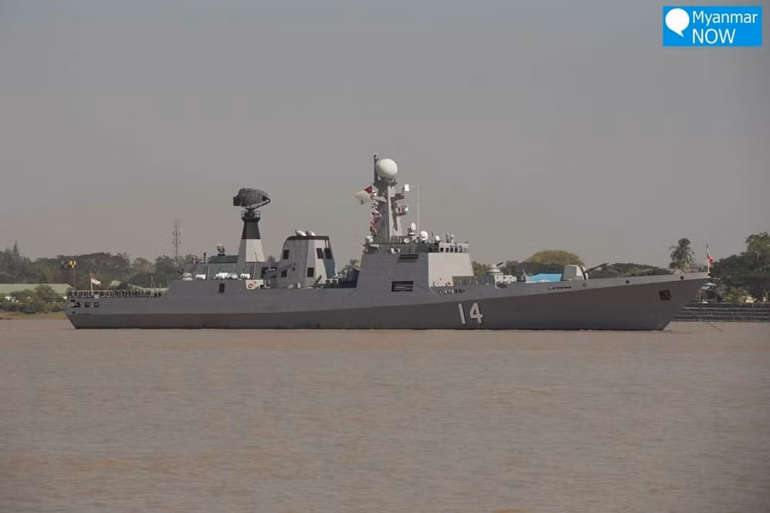 Khinh hạm lớp Kyan Shittha do Hải quân Myanmar tự nghiên cứu và đóng mới. Tàu được trang bị 8 tên lửa chống hạm C-802 cực kỳ hiện đại. Nguồn ảnh: Livejournal.