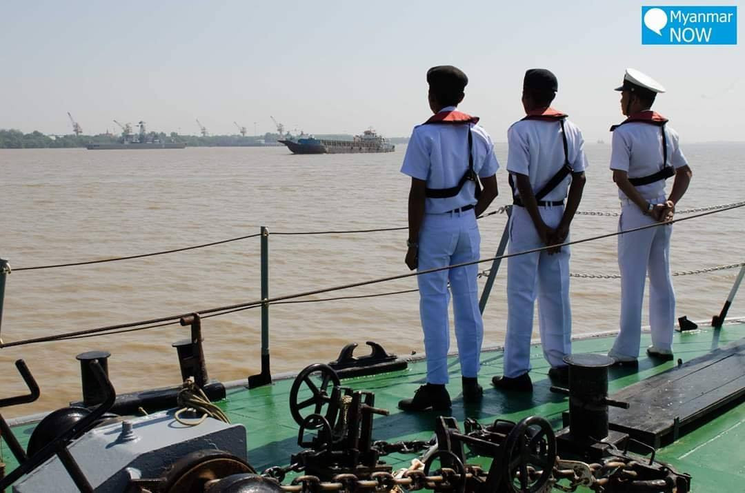 Cuộc duyệt binh có sự tham gia của gần như mọi loại tàu mặt nước hiện đại nhất trong lực lượng Hải quân Myanmar hiện tại. Đáng tiếc là không có sự tham gia của tàu ngầm Kilo vừa mới được nước này cho vào biên chế. Nguồn ảnh: Livejournal.