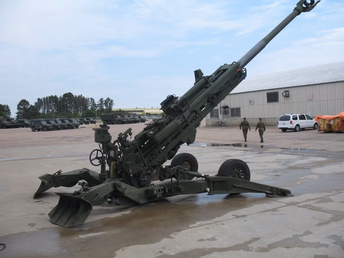 Ấn Độ bắt đầu mua và đưa vào trang bị loại đạn đặc biệt cho khẩu lựu pháo M777 của Mỹ từ hồi tháng 2 /2019 này sau khi căng thẳng xung đột biên giới giữa Pakistan và Ấn Độ leo thang với đỉnh điểm là việc Pakistan đánh bom liều chết vào đoàn xe vận tải quân sự của Ấn Độ, khiến 40 người thiệt mạng. Nguồn ảnh: Rumil.