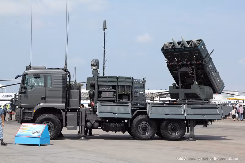 Việc Việt Nam sẵn sàng công khai trưng bày tổ hợp vũ khí hiện đại này - bên cạnh các loại vũ khí mới khác trong Ngày Hội Quốc phòng Toàn dân vừa diễn ra cũng cho thấy đường lối cởi mở hơn, phù hợp với tình hình mới của thế giới. Nguồn ảnh: Pinterest.