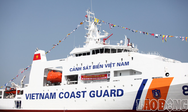 Trong lực lượng cảnh sát biển Việt Nam hiện tại, chỉ có hai tàu có độ giãn nước lớn hơn các tàu lớp CN-2000 đó là tàu vận tải hậu cần H-222 cũng do Việt Nam tự thiết kế với giãn nước 4300 tấn và tàu cảnh sát biển lớp Hamilton do Mỹ viện trợ cho Việt Nam với giãn nước 3250 tấn. Nguồn ảnh: Laodong.