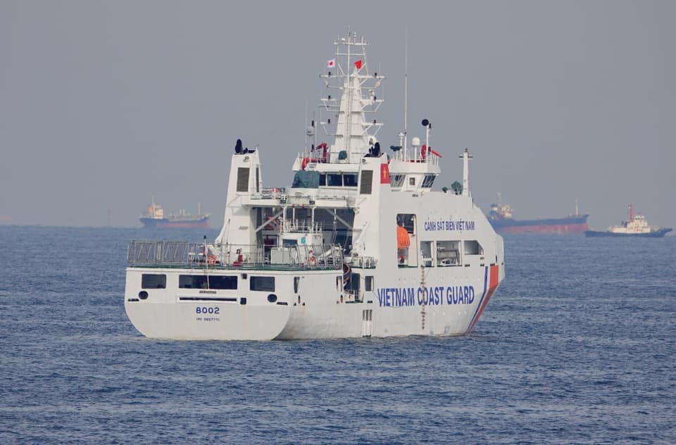 Tàu CSB-8002 được Việt Nam đóng theo lớp DN-2000. Đây là lớp tàu vận tải, tuần tra đa năng được Việt Nam tự thiết kế và đóng mới. Nguồn ảnh: Vietdefence.