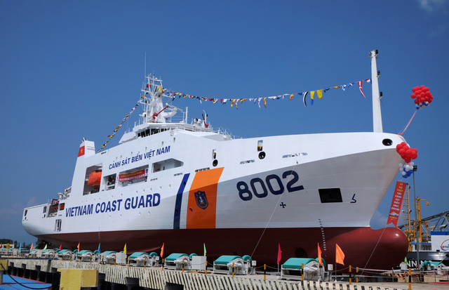 Các tàu cảnh sát biển lớp này cũng là những tàu cảnh sát biển lớn bậc nhất mà Việt Nam từng tự đóng với độ giãn nước tối đa 2500 tấn. Nguồn ảnh: BHQ.