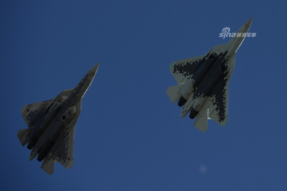 Hệ thống động cơ "lộ thiên" của Su-57 cũng được coi là điểm yếu lớn nhất của chiếc máy bay tàng hình này khi mà phần động cơ hoàn toàn không được bao gọc trong lớp vỏ tàng hình của máy bay. Nguồn ảnh: Sina.