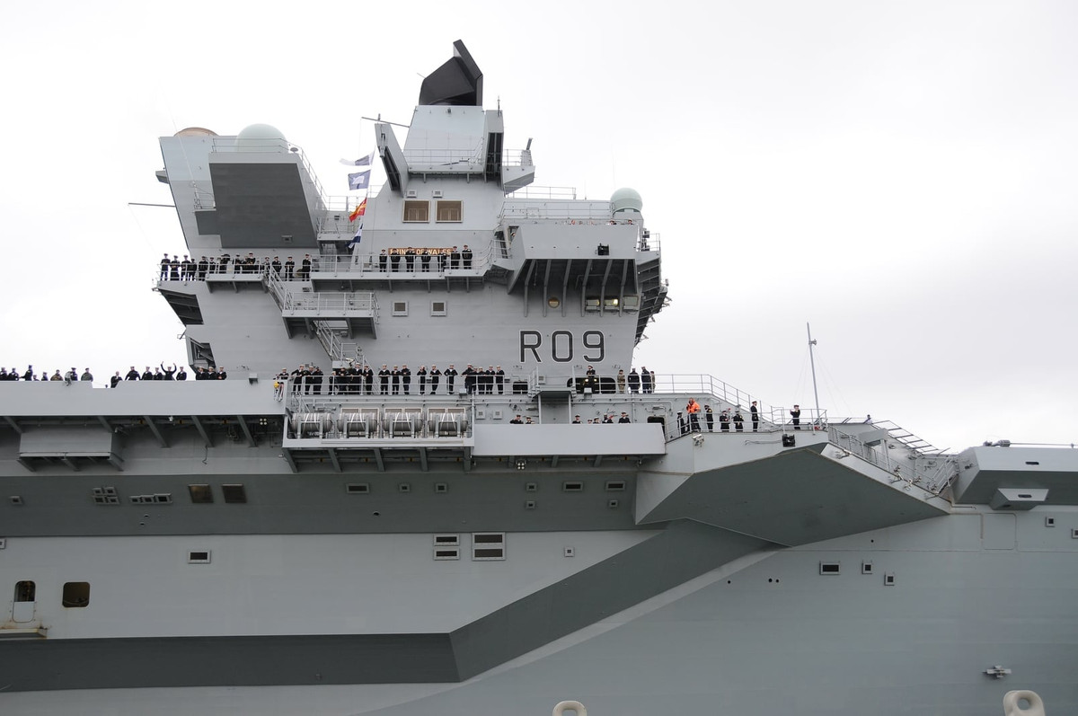 Thiết kế này cho phép một tách biệt hoàn toàn giữa bộ phận chỉ huy của không lực và bộ phận chỉ huy của hải quân. Trong phối hợp tác chiến, việc tách biệt các bộ phận chỉ huy riêng biệt này sẽ tránh tình trạng bị nhiễu loạn thông tin. Nguồn ảnh: Livejournal.