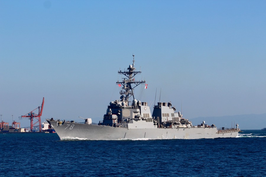 Tuy nhiên phía Mỹ cũng cảnh báo, trong trường hợp chiến đấu cơ Nga tiếp cận quá gần "vùng an toàn" quanh tàu chiến Mỹ, thuỷ thủ đoàn trên tàu USS Rose hoàn toàn có quyền bắn trả để đảm bảo an toàn. Nguồn ảnh: Defenceblog.