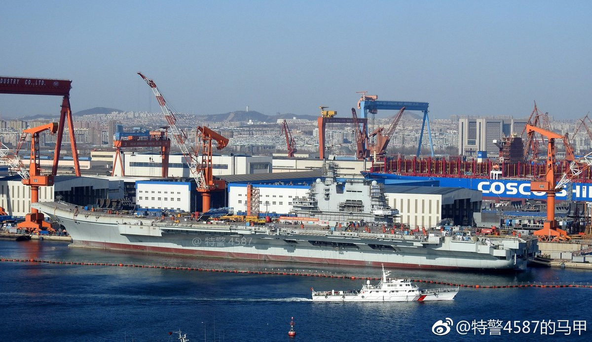 Mặc dù quảng cáo là vậy, các chuyên gia quân sự cho biết tàu sân bay Sơn Đông thực chất chỉ có đủ khả năng mang theo tối đa hai phi đội tiêm kích J-15 - có nghĩa là khoảng 24 chiếc. Nguồn ảnh: QQ.