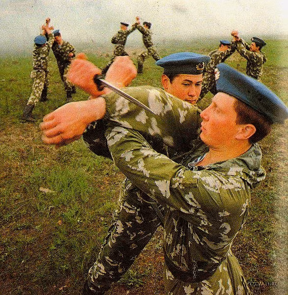 Cách thức giải quyết của Liên Xô dù bị quốc tế và phương Tây lên án, tuy nhiên lại được người dân Liên Xô nói riêng và những người theo chủ nghĩa chống khủng bố, không khoan nhượng với khủng bố nói chung ủng hộ nhiệt tình. Nguồn ảnh: Pinterest.