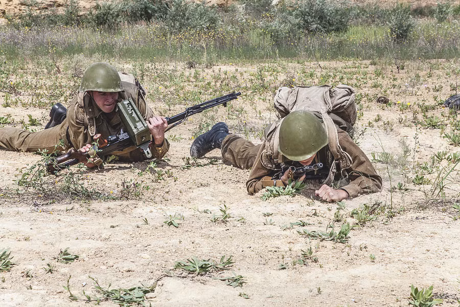 Mặc dù xét về mặt đạo đức, hành động của đặc nhiệm Liên Xô trong vụ việc có phần đáng lên án và không thể chấp nhận được. Tuy nhiên, đây lại là chiến thuật cực kỳ hợp lý và rất hiệu quả, chứng minh rằng chỉ có thể sử dụng hành động "khủng bố" mới có thể đối phó hiệu quả được với đám khủng bố mạn rợ, hung hăng. Nguồn ảnh: Pinterest.