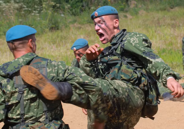 Thực tiễn đã cho thấy, ngay cả khi các yêu cầu của đám khủng bố được đáp ứng, cũng không có gì đảm bảo các con tin sẽ trở về nguyên vẹn. Vả lại, cũng không ai dám chắc rằng đây liệu có phải là yêu cầu cuối cùng của bọn khủng bố hay không. Nguồn ảnh: Pinterest.