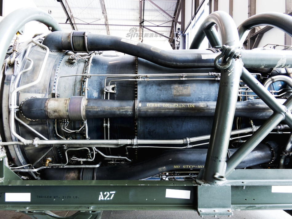 Hai mốc tốc độ Mach 2,5 và Mach 3 tưởng chừng khá gần nhau - tuy nhiên lại cách xa nhau hàng chục năm công nghệ. Tổng cộng đã có 3,3 triệu chi tiết trên động cơ J58 phiên bản gốc để nó có thể đạt được tốc độ tối đa lên tới Mach 3,2. Nguồn ảnh: Sina.