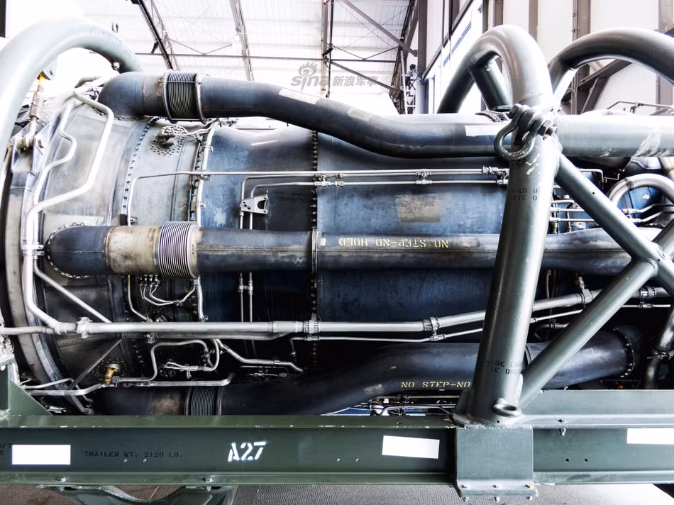 Hai mốc tốc độ Mach 2,5 và Mach 3 tưởng chừng khá gần nhau - tuy nhiên lại cách xa nhau hàng chục năm công nghệ. Tổng cộng đã có 3,3 triệu chi tiết trên động cơ J58 phiên bản gốc để nó có thể đạt được tốc độ tối đa lên tới Mach 3,2. Nguồn ảnh: Sina.