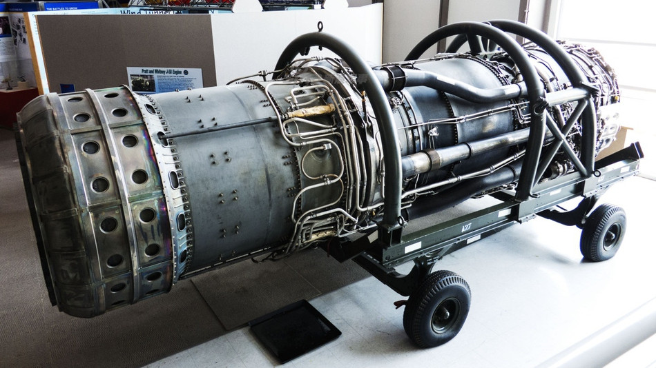 Phần động cơ của SR-71 ban đầu có khả năng đưa máy bay đạt tốc độ Mach 2.5 một cách dễ dàng. Tuy nhiên tốc độ này là chưa đủ thuyết phục với Không quân Mỹ nên một chương trình cải biên đã được thực hiện. Nguồn ảnh: Sina.