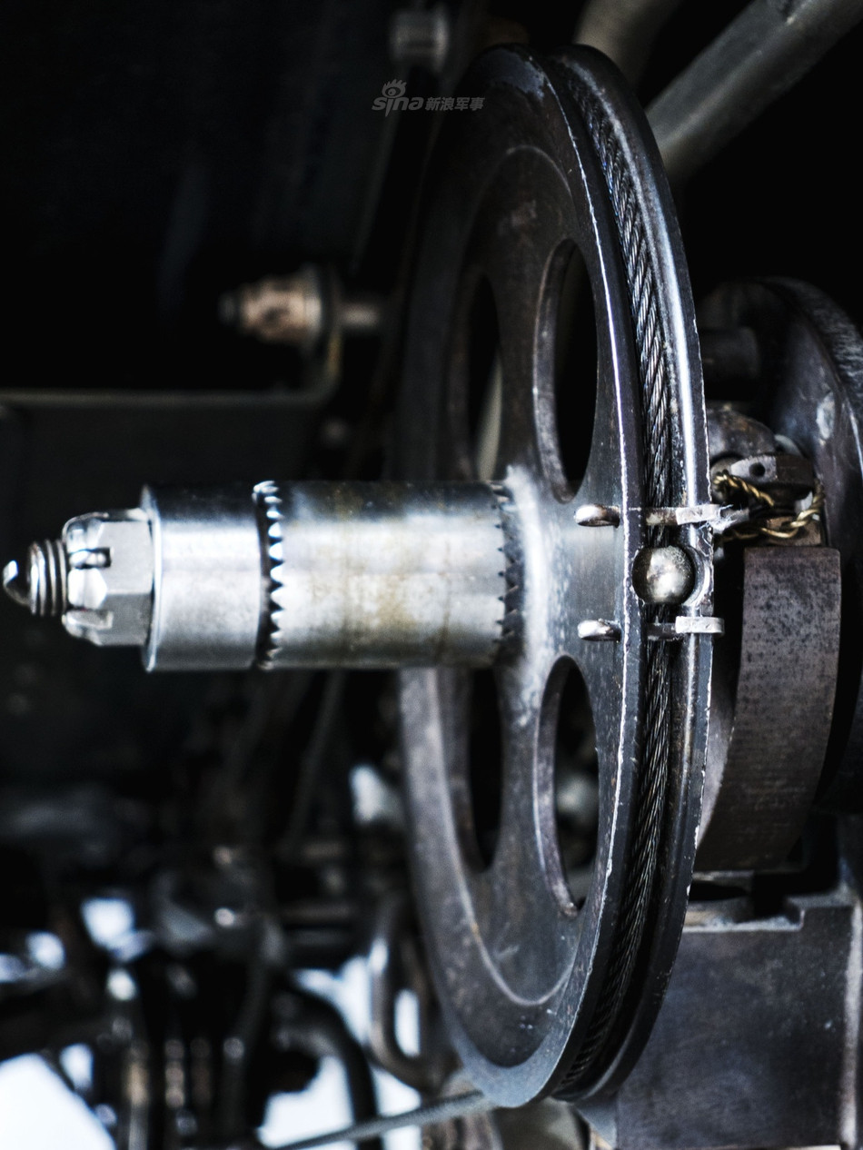 Mặc dù trong lý thuyết, tốc độ của SR-71 có thể đạt đến Mach 3,2; tuy nhiên thực tế thì các phi công lái SR-71 đều không muốn vượt quá tốc độ Mach 3 vì khi này, máy bay sẽ rung lắc rất dữ đội "như phi xe đua trên đường đầy ổ gà". Nguồn ảnh: Sina.