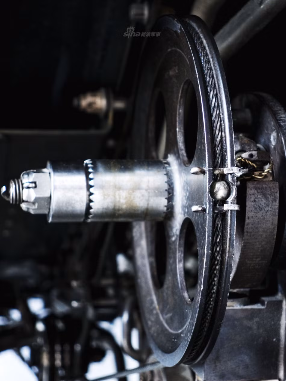 Mặc dù trong lý thuyết, tốc độ của SR-71 có thể đạt đến Mach 3,2; tuy nhiên thực tế thì các phi công lái SR-71 đều không muốn vượt quá tốc độ Mach 3 vì khi này, máy bay sẽ rung lắc rất dữ đội "như phi xe đua trên đường đầy ổ gà". Nguồn ảnh: Sina.