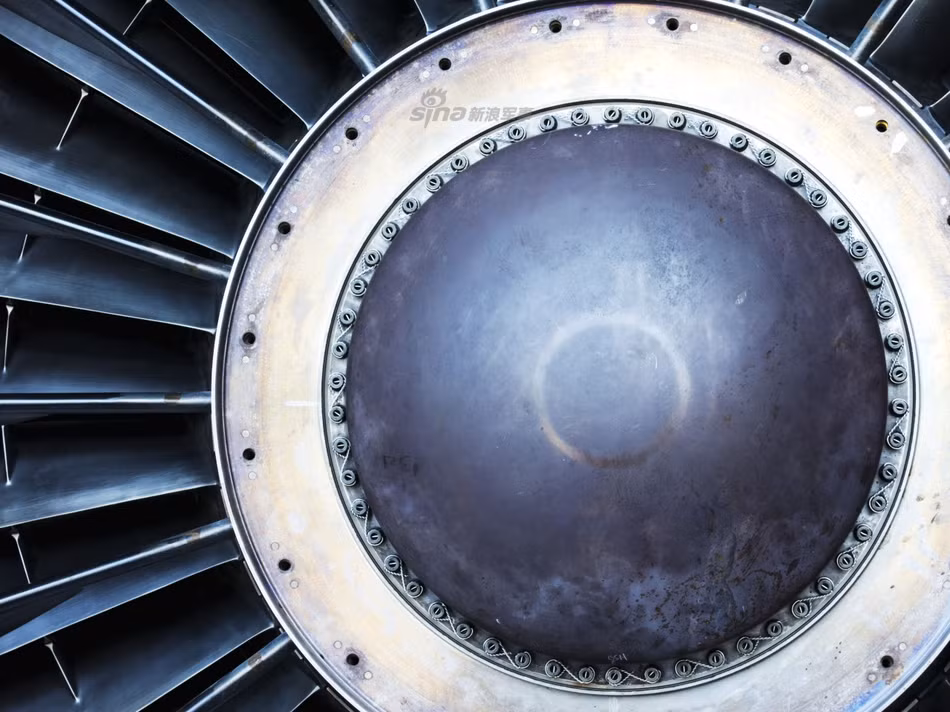 Tổng cộng đã có 32 chiếc Ác Điểu SR-71 từng được Không quân Mỹ chế tạo, trong số đó có 12 chiếc bị hư hại trong quá trình hoạt động. Tất cả các hư hại này đều là do tai nạn, chưa một máy bay hay hệ thống phòng không nào trên thế giới có thể bắn hạ được SR-71. Nguồn ảnh: Sina.