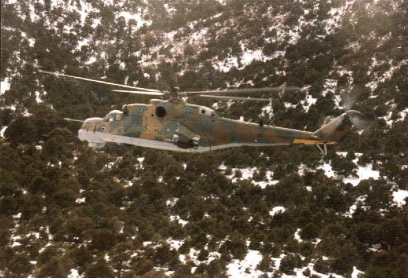 36 tiêng sau khi cuộc đột kích xảy ra, chiếc Mi-25 được đưa về Mỹ an toàn. Dựa vào thiết kế và cấu tạo của chiếc Mi-25, quân đội Mỹ đã thu được rất nhiều bí mật trong việc chế tạo trực thăng của Mỹ, bất chấp việc chiếc Mi-25 mà họ có trong tay không còn hoạt động được - nghĩa là không hơn gì một khối sắt vụn. Nguồn ảnh: Pinterest.