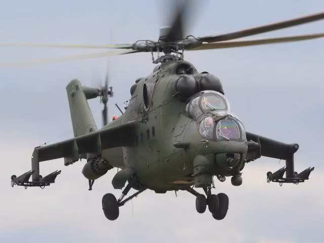 Tới ngày 11/6, các nhóm đặc nhiệm Mỹ bắt đầu tung quân. Theo kế hoạch, các máy bay trực thăng sẽ phải bay khoảng 800 km vào ban đêm ở độ cao thấp để đưa đội đặc nhiệm tiếp cận chiếc Mi-25. Nguồn ảnh: Pinterest.