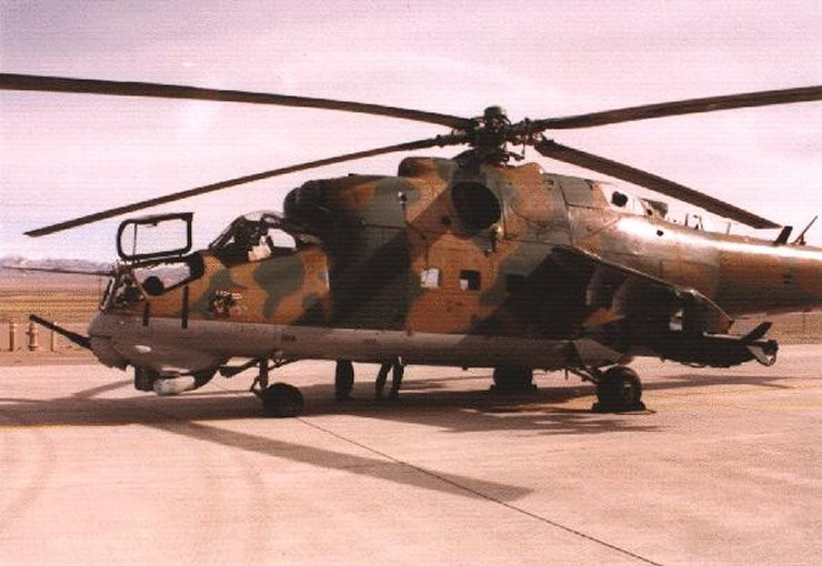 Để nắm được trong tay bí quyết chế tạo trực thăng Mi-25 của người Liên Xô, Mỹ quyết định sẽ trộm một trực thăng này ở Chad - điều mà trước đó người Liên Xô cũng từng làm khiến Mỹ mang nhục nhiều năm trời mà không có cơ hội nào để "rửa" nhục. Nguồn ảnh: Pinterest.