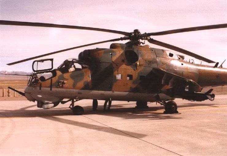 Để nắm được trong tay bí quyết chế tạo trực thăng Mi-25 của người Liên Xô, Mỹ quyết định sẽ trộm một trực thăng này ở Chad - điều mà trước đó người Liên Xô cũng từng làm khiến Mỹ mang nhục nhiều năm trời mà không có cơ hội nào để "rửa" nhục. Nguồn ảnh: Pinterest.