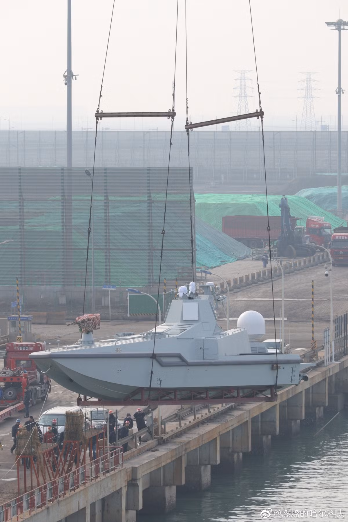 Tàu được trang bị hệ thống định vị vệ tinh Bắc Đẩu kèm theo đó là khả năng điều khiển từ xa trong khoảng cách khoảng hơn 1000 km tính từ trạm phát cuối cùng. Nguồn ảnh: Livejournal.