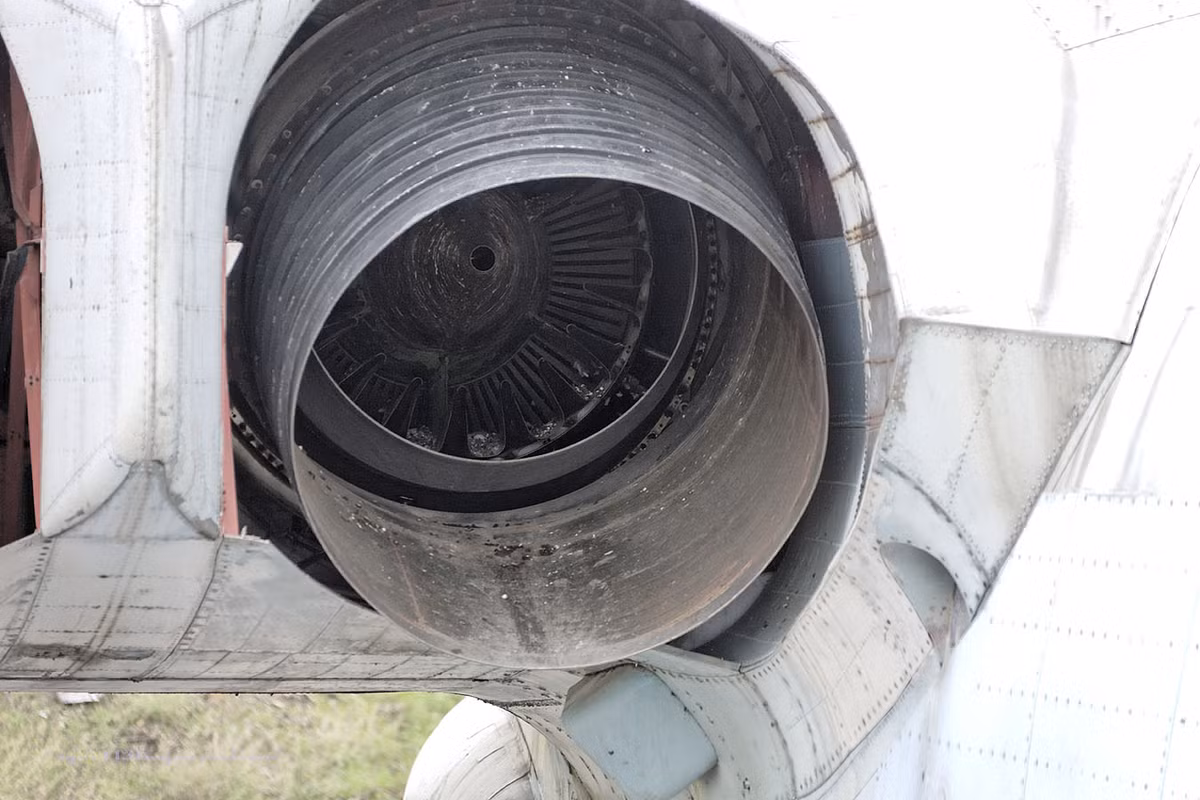 Mỗi động cơ này có sức đẩy lên tới 127,4 kN - lớn hơn cả sức đẩy của động cơ AL-31FL dùng trên tiêm kích Su-30 khi đốt sau. Nguồn ảnh: Igor113.