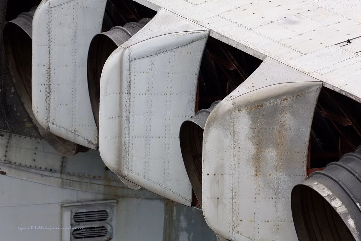 Mặc dù vậy, tổng cộng 8 động cơ của Lun cũng chỉ giúp nó "bay" lên cách mặt nước khoảng 6 mét. Nguồn ảnh: Igor113.