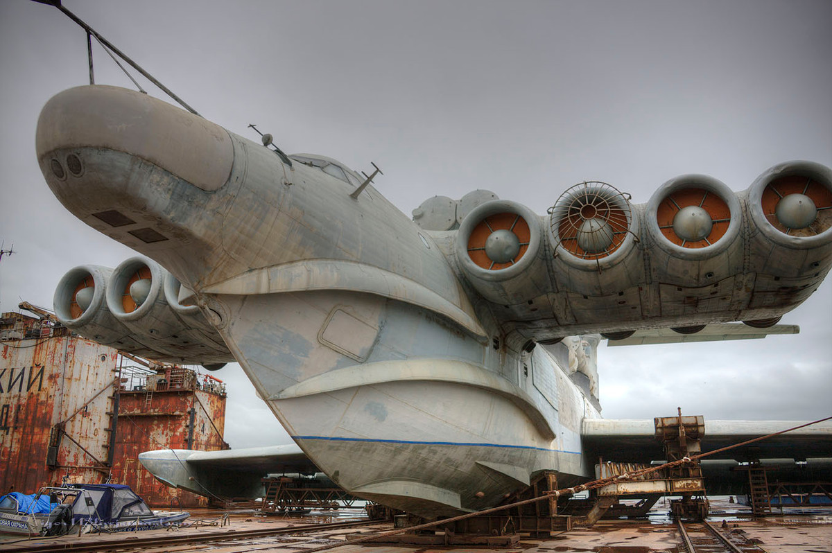 Loại phương tiện lai giữa máy bay và tàu chiến độc đáo được Liên Xô thiết kế trong quá khứ có tên Ekranoplan, nguyên mẫu duy nhất của phương tiện này được Liên Xô đặt tên là lớp Lun. Nguồn ảnh: Igor113.