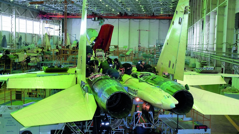 Ngoài ra, tập đoàn Sukhoi còn lắp ráp rất nhiều loại chiến đấu cơ tại đây, sơ sơ có thể kể đến loại tiêm kích Su-27SM/SKM, Su-30MK2, Su-33 và Su-27KUB. Nguồn ảnh: RB.