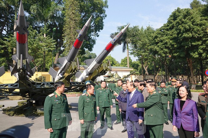 Đây là loại tên lửa đất đối không được ra đời và phục vụ từ năm 1963 tới nay. Hiện các phiên bản được Việt Nam sử dụng đều đã được hiện đại hoá lên bản Pechora-2TM và Pechora-3M. Nguồn ảnh: Tiền Phong.