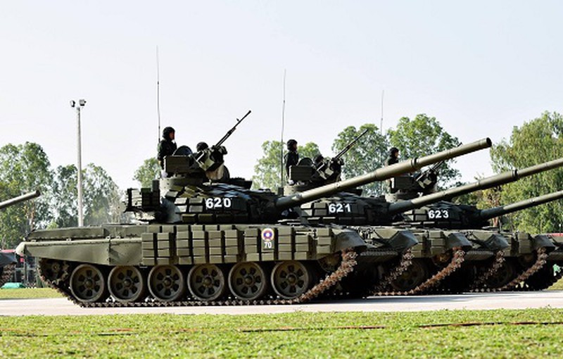 So với phiên bản T-90 mà Việt Nam đang sử dụng, xe tăng chủ lực T-72B1MS của Lào có hệ thống giáp và phòng thủ chủ động thua kém hơn, tuy nhiên về hệ thống hoả lực là tương đương. Nguồn ảnh: Pinterest.