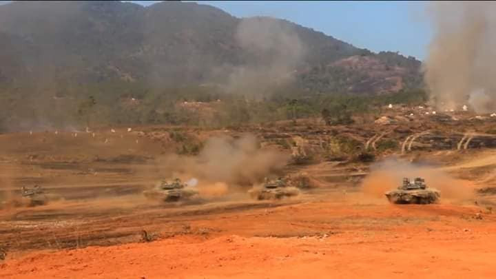  Quân đội Lào vừa có một cuộc tập trận quy mô khá lớn với sự tham gia của những xe tăng chủ lực T-72B1MS mới nhất vừa được nước này nhập khẩu từ Nga. Nguồn ảnh: Forces.