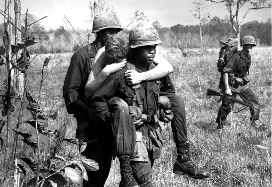 Thế nhưng, vẫn có 12 lính Mỹ ở tuổi 17 bỏ mạng trên chiến trường Việt Nam, thậm chí còn có 5 người khác khi đó vẫn chưa sống hết tuổi 16. Nguồn ảnh: Pinterest.