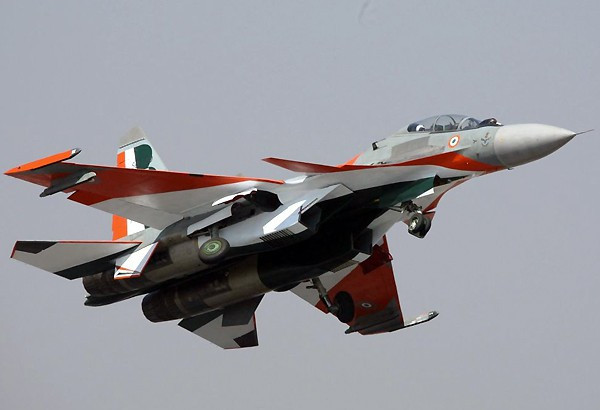 Trong số những giả thiết khác, một nhận định cũng được bày tỏ về hiệu ứng của thiết bị trinh sát quang học, tuy nhiên điều này rất khó xảy ra, đặc biệt là với khoảng cách khá đáng kể giữa Su-30 và J-20.