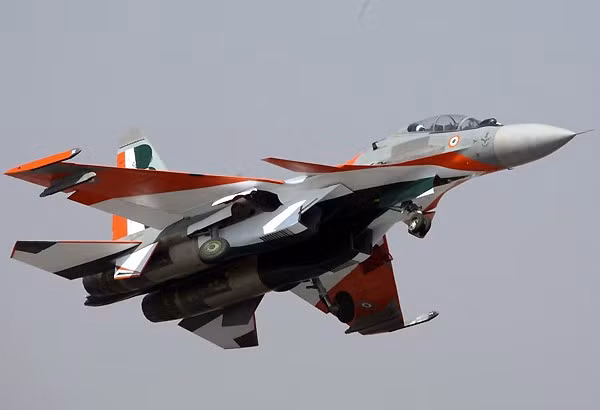 Trong số những giả thiết khác, một nhận định cũng được bày tỏ về hiệu ứng của thiết bị trinh sát quang học, tuy nhiên điều này rất khó xảy ra, đặc biệt là với khoảng cách khá đáng kể giữa Su-30 và J-20.