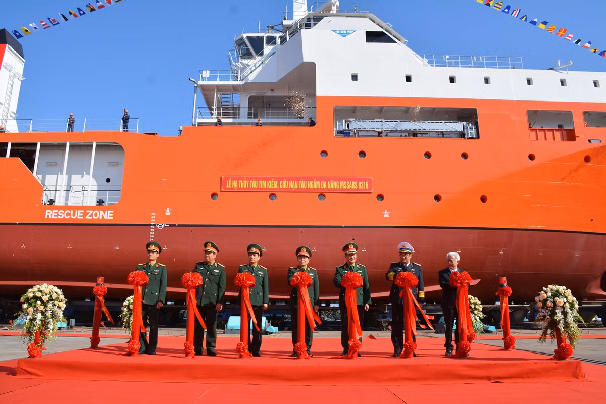 Không chỉ phục vụ hoạt động cứu hộ, cứu nạn tàu ngầm, tàu Yết Kiêu còn có khả năng thực hiện tốt các hoạt động cứu hộ, cứu nạn, tìm kiếm người mất tích trên biển. Nguồn ảnh: Z189.