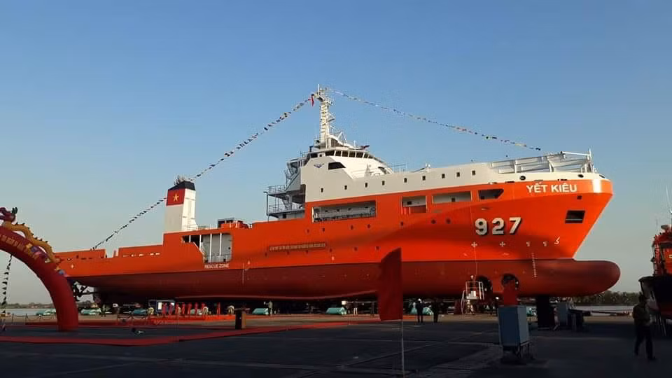  Tàu cứu hộ tàu ngầm số thân 927 mang tên Yết Kiêu được đóng tại Nhà máy đóng tàu Z189 đã được hạ thuỷ sáng nay (4/12). Nguồn ảnh: Z189.